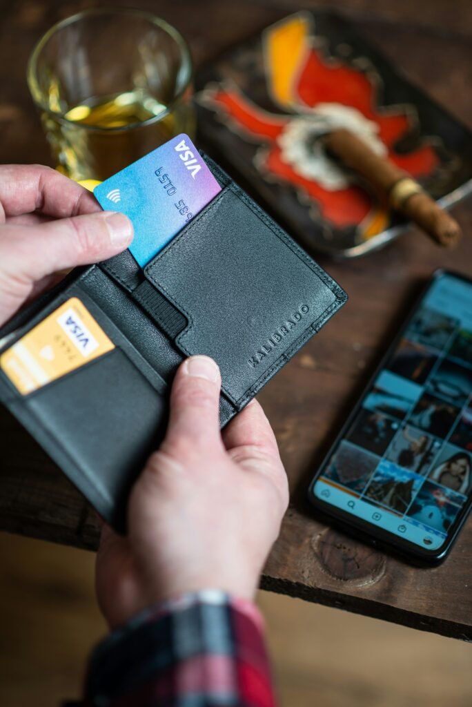 Top Factors to Keep in Mind When Purchasing Slim Wallets