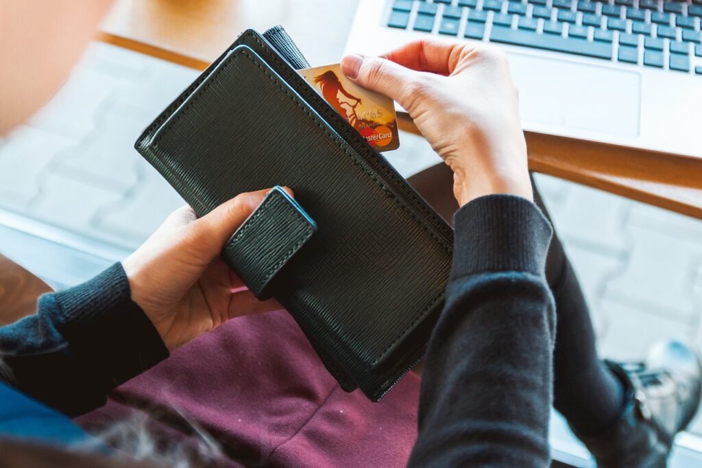 Slim Wallets: How to Determine the Ideal Storage Capacity