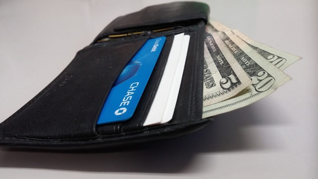 Exploring the Benefits of Durable Materials in Slim Wallets