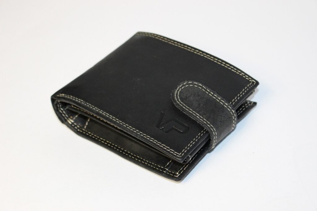 Wallet Maintenance Guide: Enhancing Durability with Essential Handling Tips